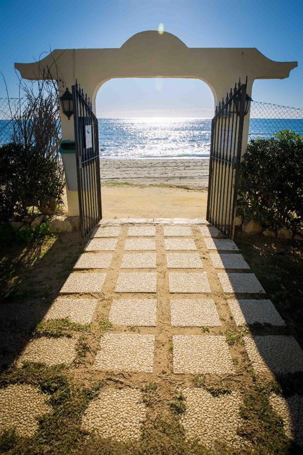 Holidays2Riviera Sea Side Front Beach Sitio de Calahonda ภายนอก รูปภาพ